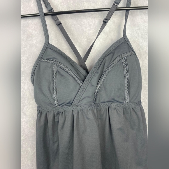 Lululemon Rehearsal Tank Coal Size Women In GrayTag. Size 4 - Picture 4 of 9